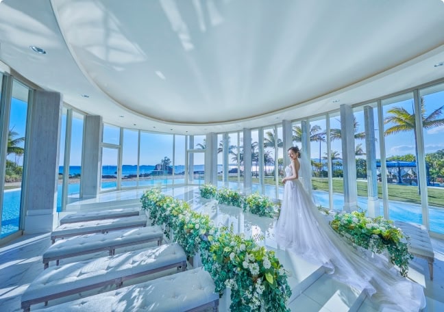 アイネス ヴィラノッツェ in カヌチャベイの挙式会場に佇む花嫁