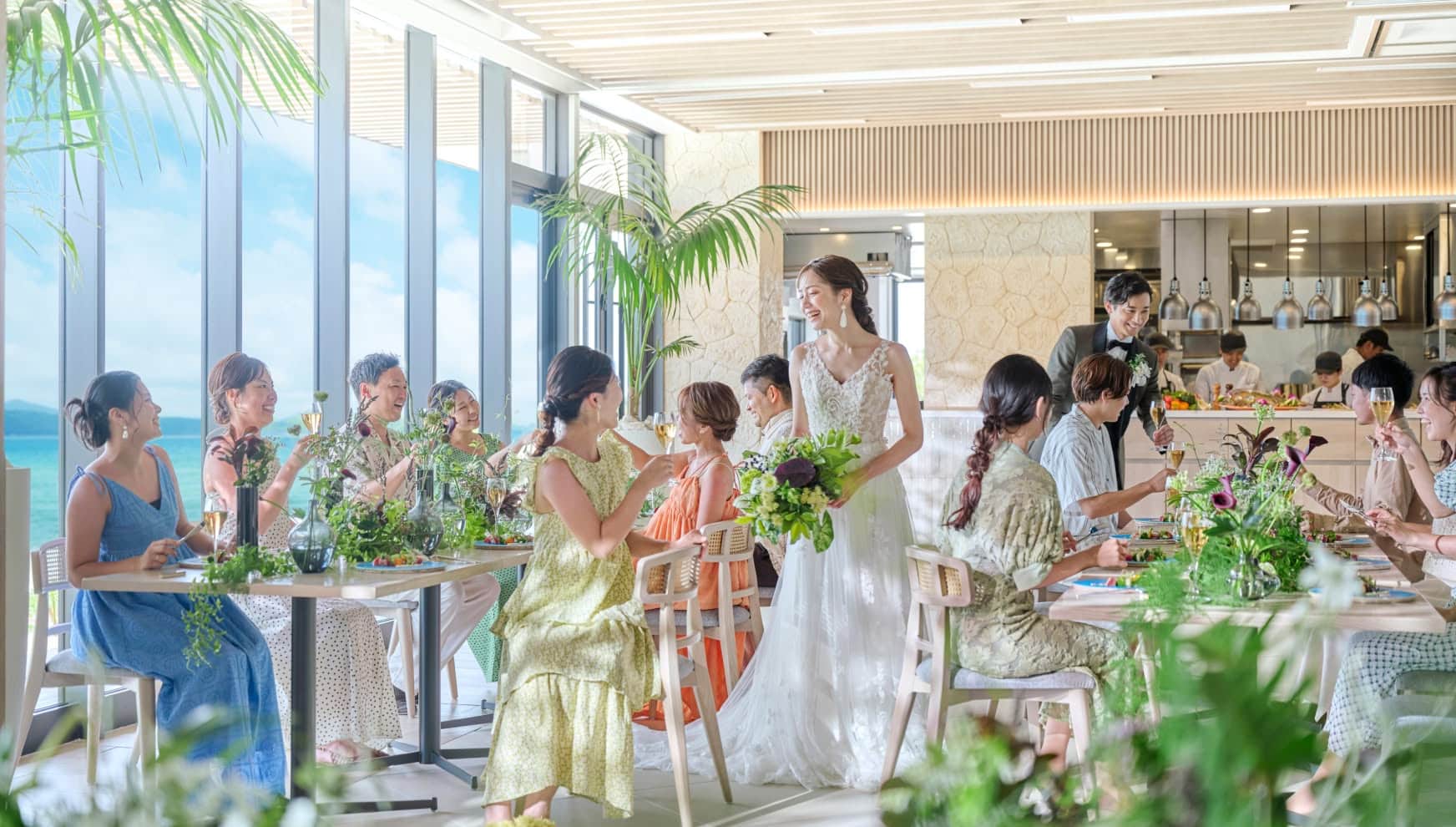 沖縄のディアーズウエディングリゾートでの結婚式の様子.