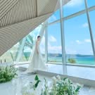 沖縄の絶景を望むDears Wedding RESORTの豪華なチャペル.